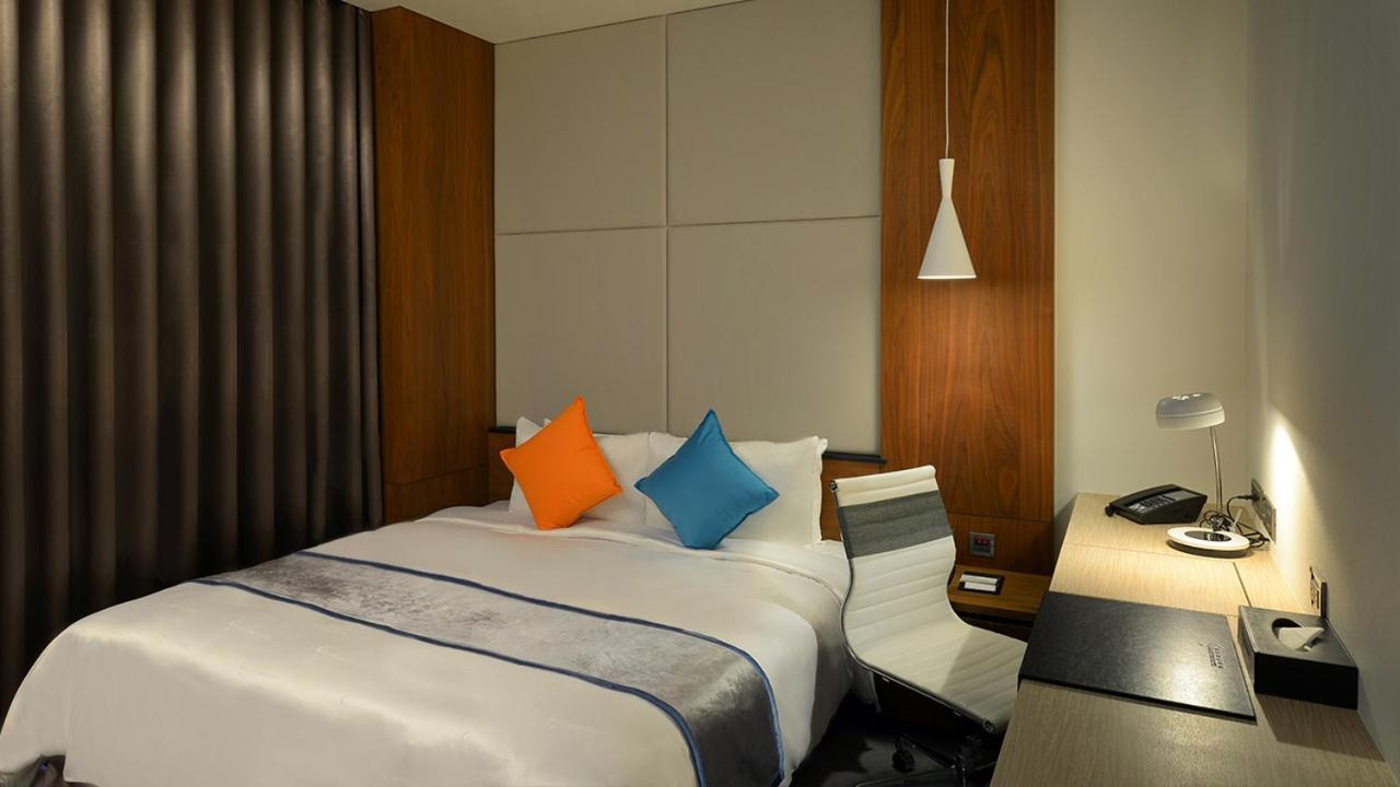 Golden Tulip Glory Fine Hotel Tainan Exterior foto